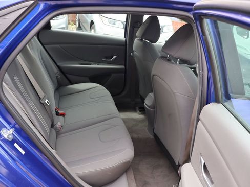 Used 2023 Hyundai Elantra SEL w/ Preferred Accessory Package FWD image 39