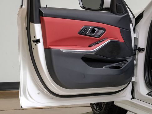 Used 2025 BMW 330i xDrive Sedan AWD/4WD image 45