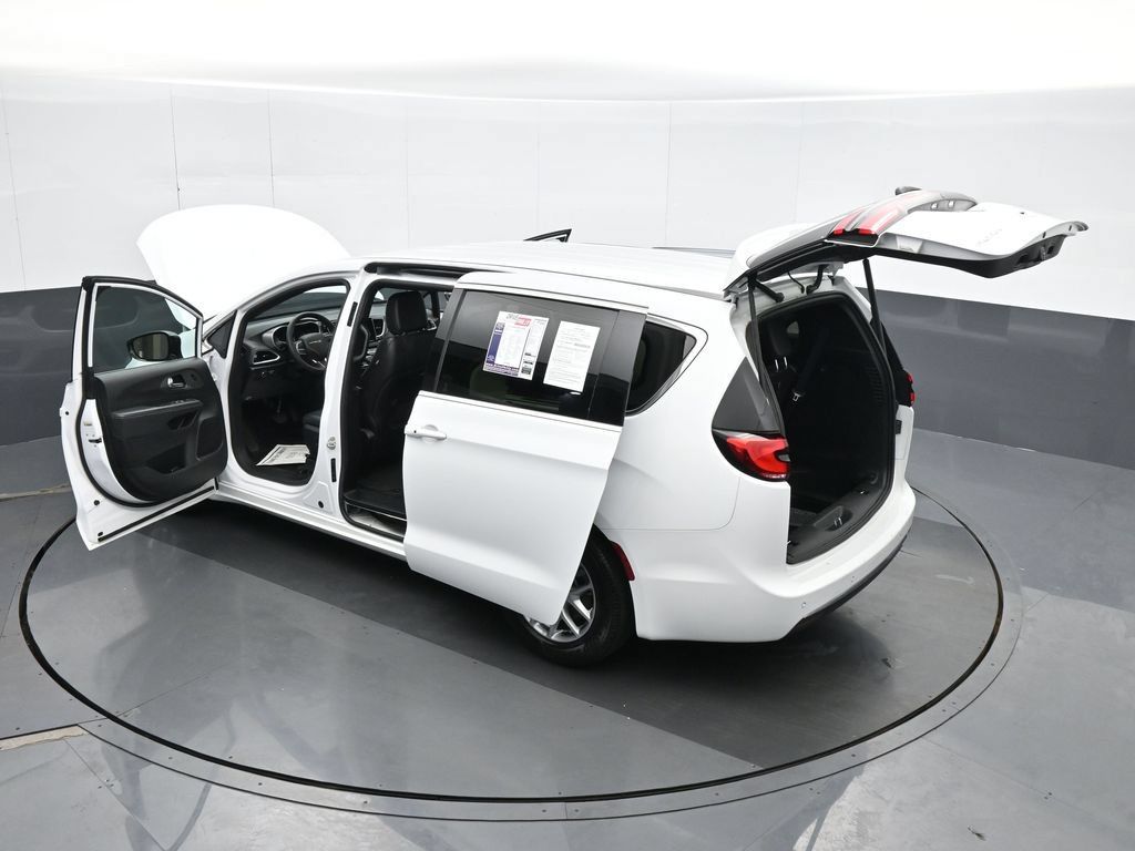 Used 2025 Chrysler Pacifica Select FWD image 38