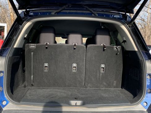 Used 2025 Nissan Pathfinder SV image 33