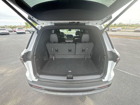 Used 2025 Chevrolet Traverse Z71 w/ LPO, Floor Liner Package AWD/4WD image 27