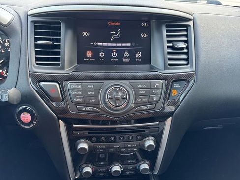 Used 2019 Nissan Pathfinder SL image 14