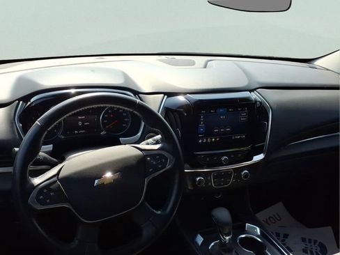 Used 2021 Chevrolet Traverse LT image 9