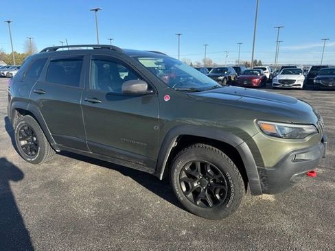 Used 2019 Jeep Cherokee Trailhawk image 2