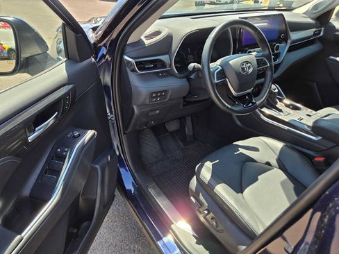 Used 2024 Toyota Highlander Limited AWD/4WD image 23