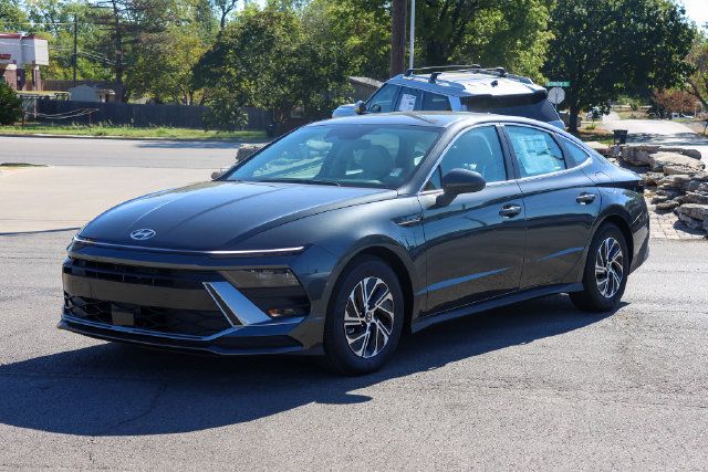 New 2026 Hyundai Sonata Blue FWD image 6