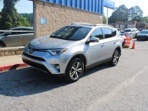 Used 2018 Toyota RAV4 XLE FWD image 3