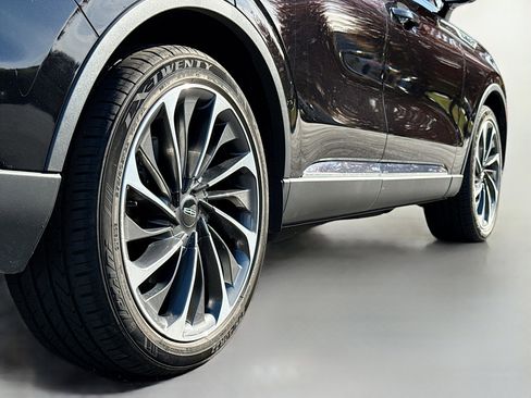 Used 2020 Lincoln Aviator Reserve w/ Equipment Group 202A image 16