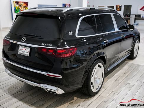 Used 2024 Mercedes-Benz Maybach GLS 600 4MATIC image 24