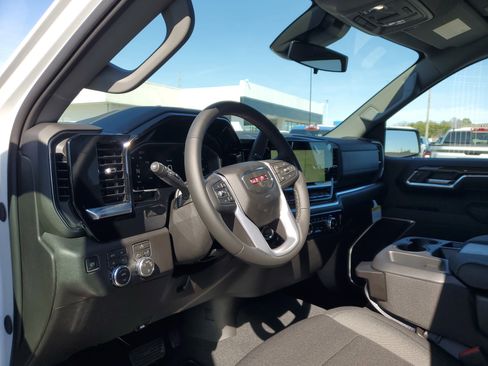 New 2026 GMC Sierra 1500 SLE w/ X31 Off-Road Package image 16