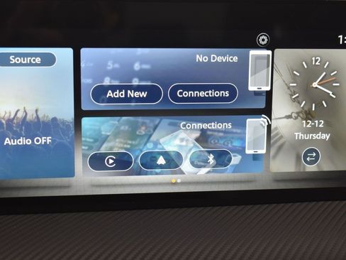 Certified 2025 Nissan Kicks SR image 9