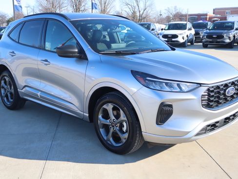 Used 2023 Ford Escape ST-Line w/ Tech Pack #1 image 4