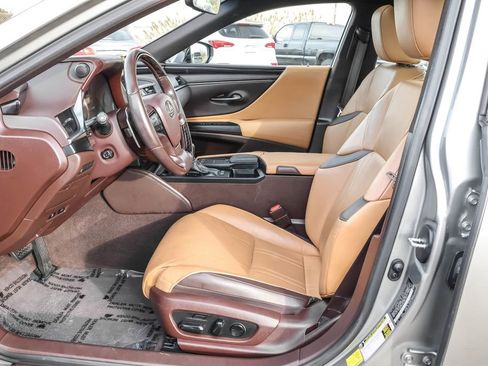 Used 2020 Lexus ES 300h w/ Luxury Package image 4