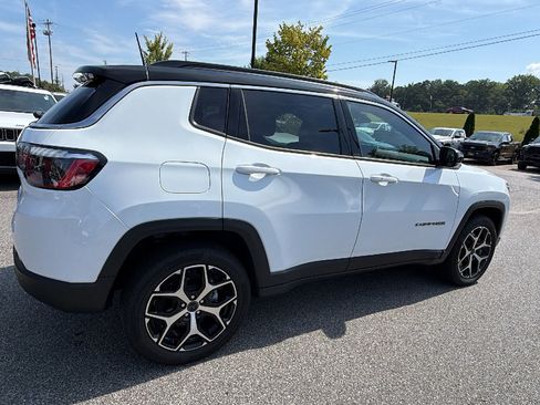 Used 2025 Jeep Compass Limited AWD/4WD image 8