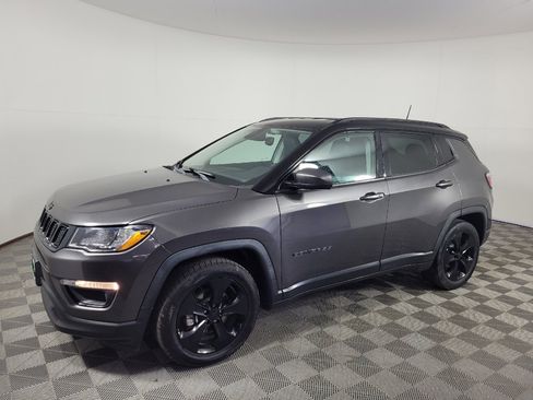 Used 2021 Jeep Compass Latitude FWD image 2