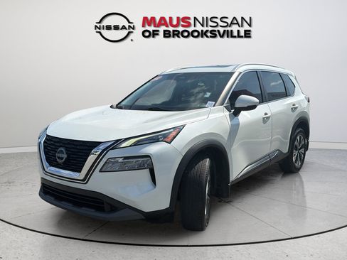 Certified 2022 Nissan Rogue SV w/ SV Premium Package AWD/4WD image 4