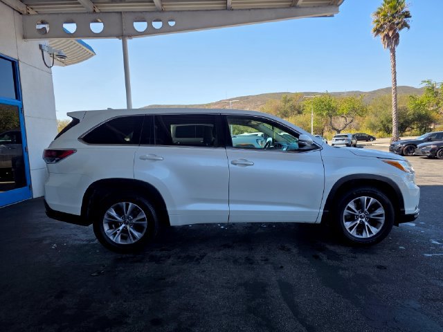 Used 2016 Toyota Highlander Plus FWD image 7