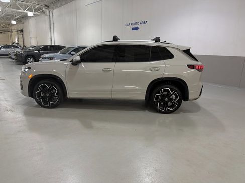 Certified 2026 Volkswagen Tiguan SEL R-Line image 5