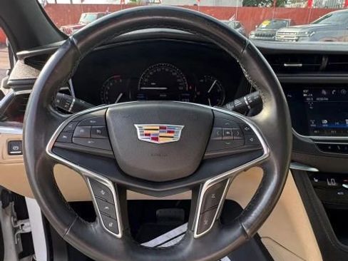 Used 2018 Cadillac XT5 Luxury w/ Driver Awareness Package FWD image 12