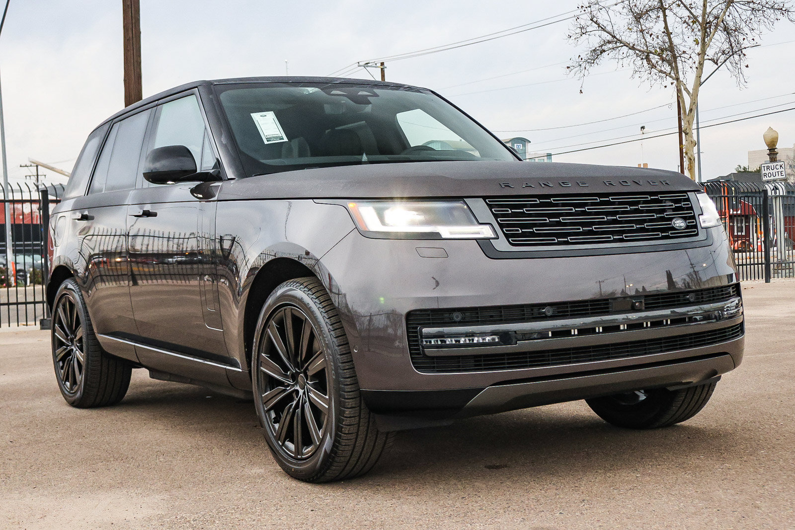 New 2026 Land Rover Range Rover SE AWD/4WD image 3