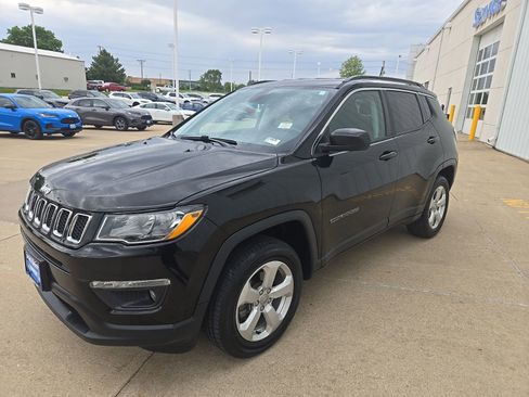 Used 2018 Jeep Compass Latitude AWD/4WD image 4