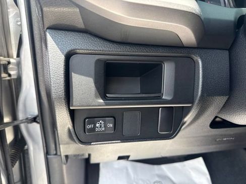 Used 2017 Toyota Tacoma SR5 w/ Tow Package RWD image 27