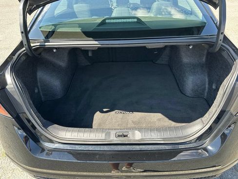 Used 2025 Nissan Altima 2.5 SV FWD image 39