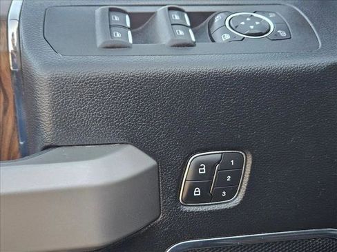 Used 2019 Ford F150 Lariat w/ Trailer Tow Package image 9