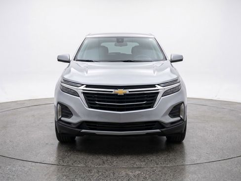 Used 2025 Chevrolet Equinox LT image 2