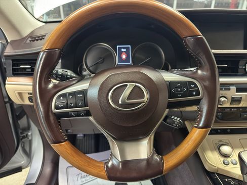 Used 2016 Lexus ES 300h image 16