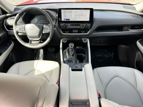 Certified 2025 Toyota Grand Highlander AWD image 28