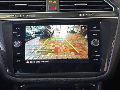 Used 2024 Volkswagen Tiguan SE AWD/4WD image 22