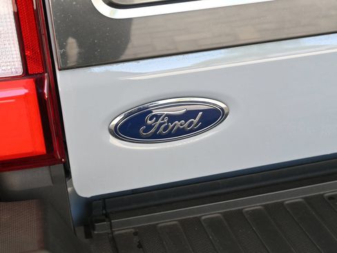 Used 2024 Ford F350 Limited w/ FX4 Off-Road Package AWD/4WD image 38