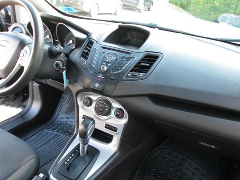 Used 2017 Ford Fiesta SE image 18