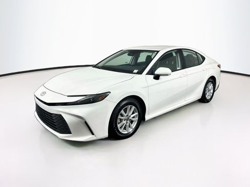 Used 2025 Toyota Camry LE FWD image 3