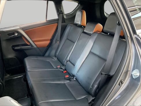 Used 2016 Toyota RAV4 SE FWD image 21