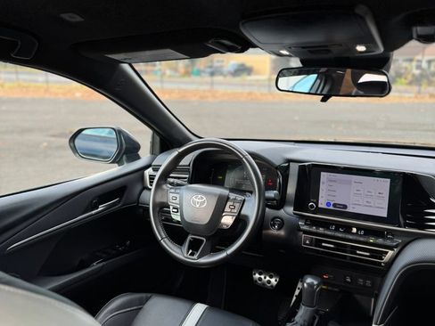 Used 2025 Toyota Camry SE FWD image 25
