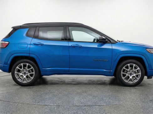 Used 2025 Jeep Compass Limited image 11