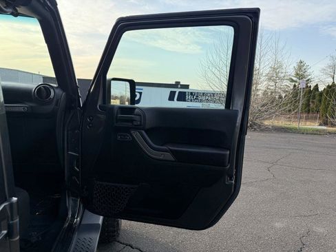 Used 2018 Jeep Wrangler Unlimited Sport S image 16