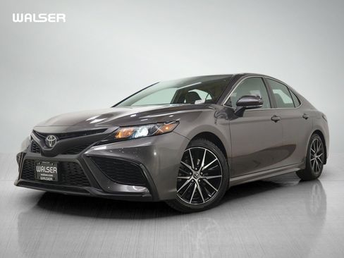 Used 2021 Toyota Camry SE w/ Cold Weather Package image 1