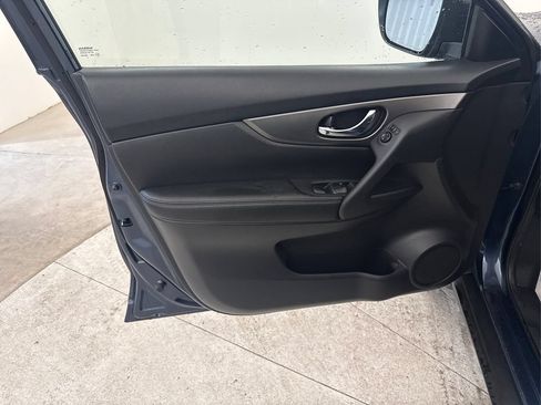Used 2016 Nissan Rogue SV FWD image 29