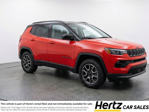 Used 2025 Jeep Compass Trailhawk AWD/4WD image 1