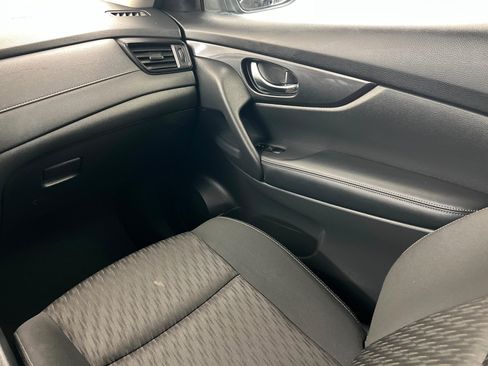 Used 2018 Nissan Rogue S AWD/4WD image 10