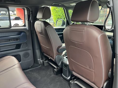 Used 2025 Volkswagen ID. Buzz Pro S image 32