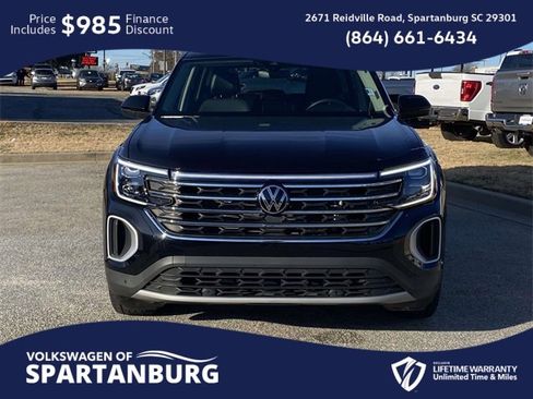 Used 2024 Volkswagen Atlas SE image 2