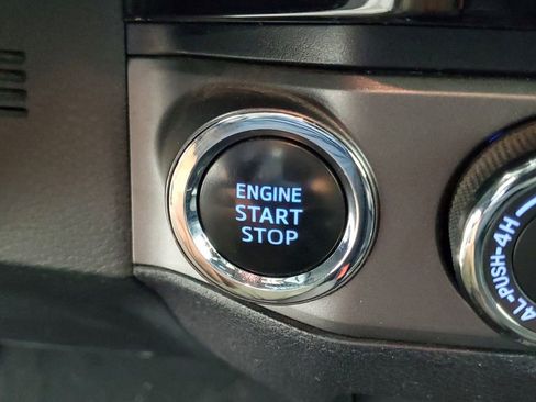 Used 2017 Toyota Tacoma SR image 21