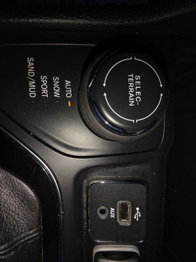 Used 2019 Jeep Cherokee Limited w/ Luxury Group AWD/4WD image 23