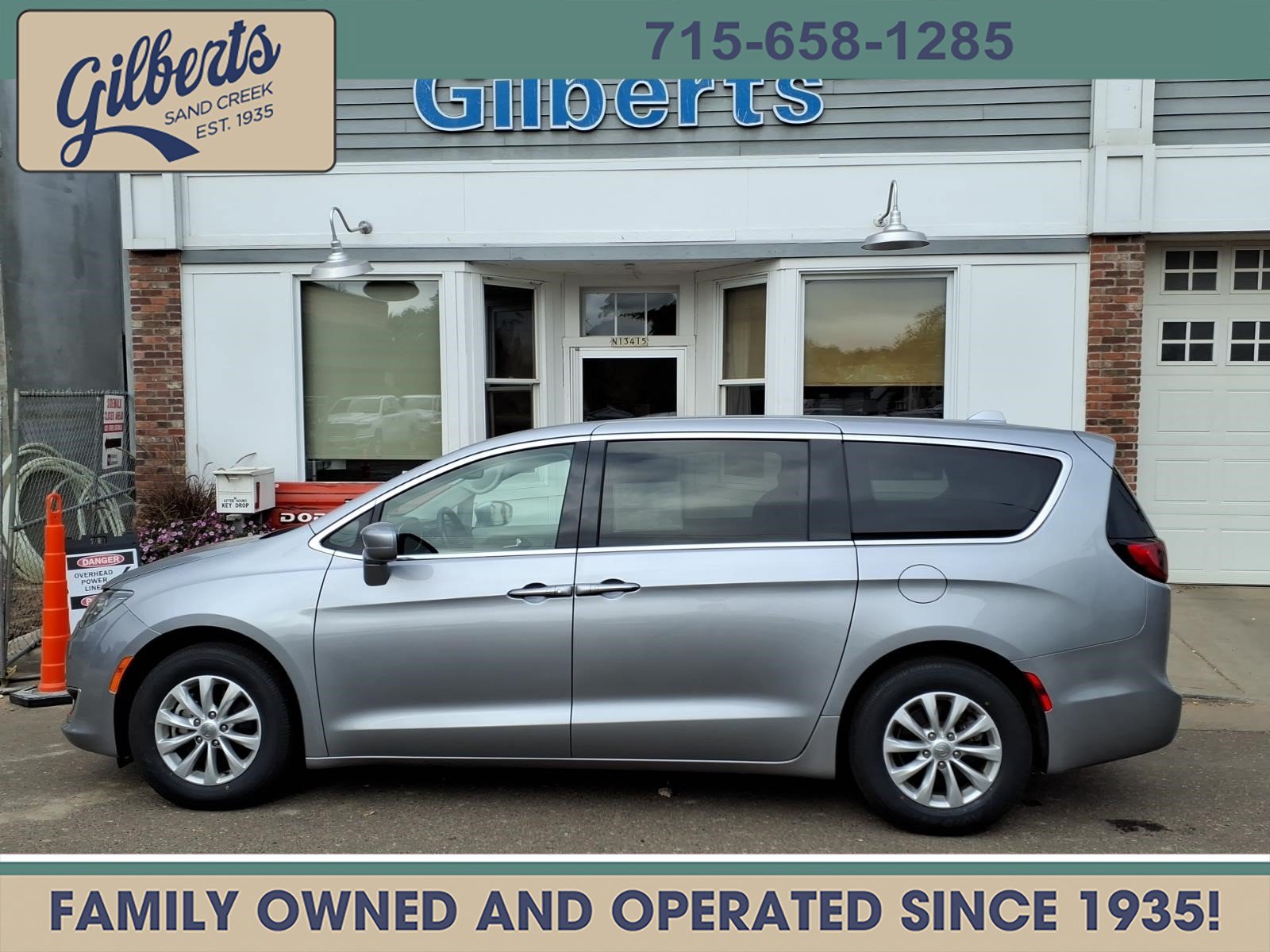 Used 2019 Chrysler Pacifica Touring Plus w/ Cold Weather Group FWD image 1