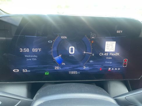 Used 2025 Chevrolet Equinox EV RS FWD image 13