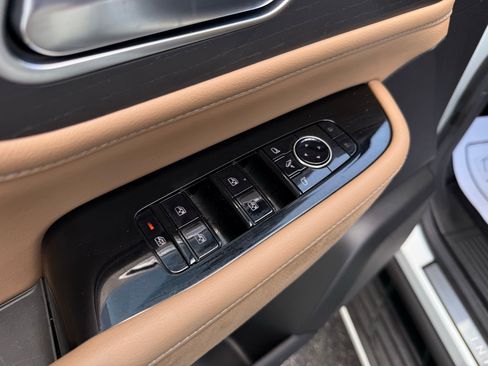 Used 2025 INFINITI QX80 Sensory image 41